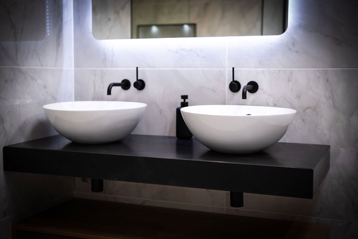 Sleek & serene bathroom