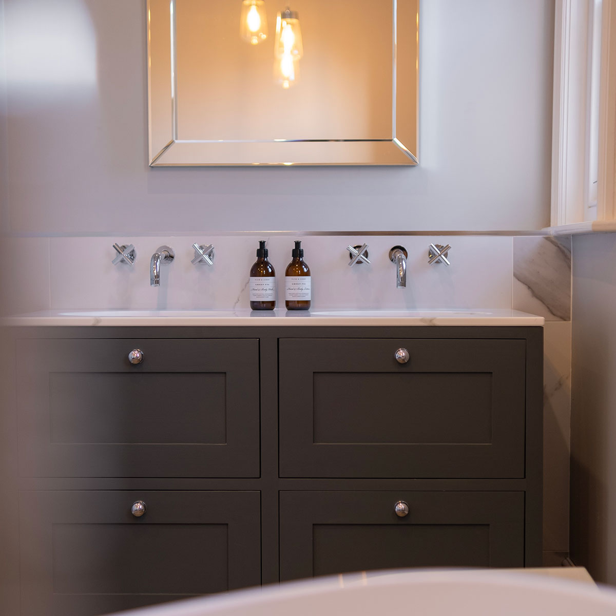 Timeless & exquisite bathroom and walk-ins hower